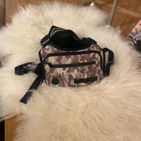 VGC 8/10 Camo tactical look Chest/running bag unisex!! - Picture 2 of 11